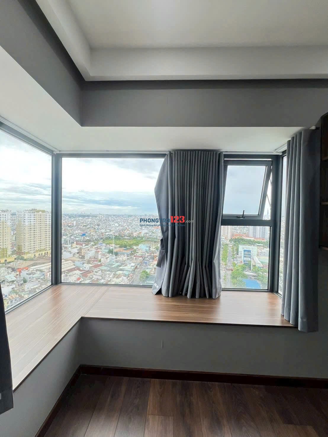 Cho thuê C/c cao cấp Resgreen Tower 93m2, Đ.Thoại Ngọc Hầu 3PN giá 15tr/th nhà đang trống.