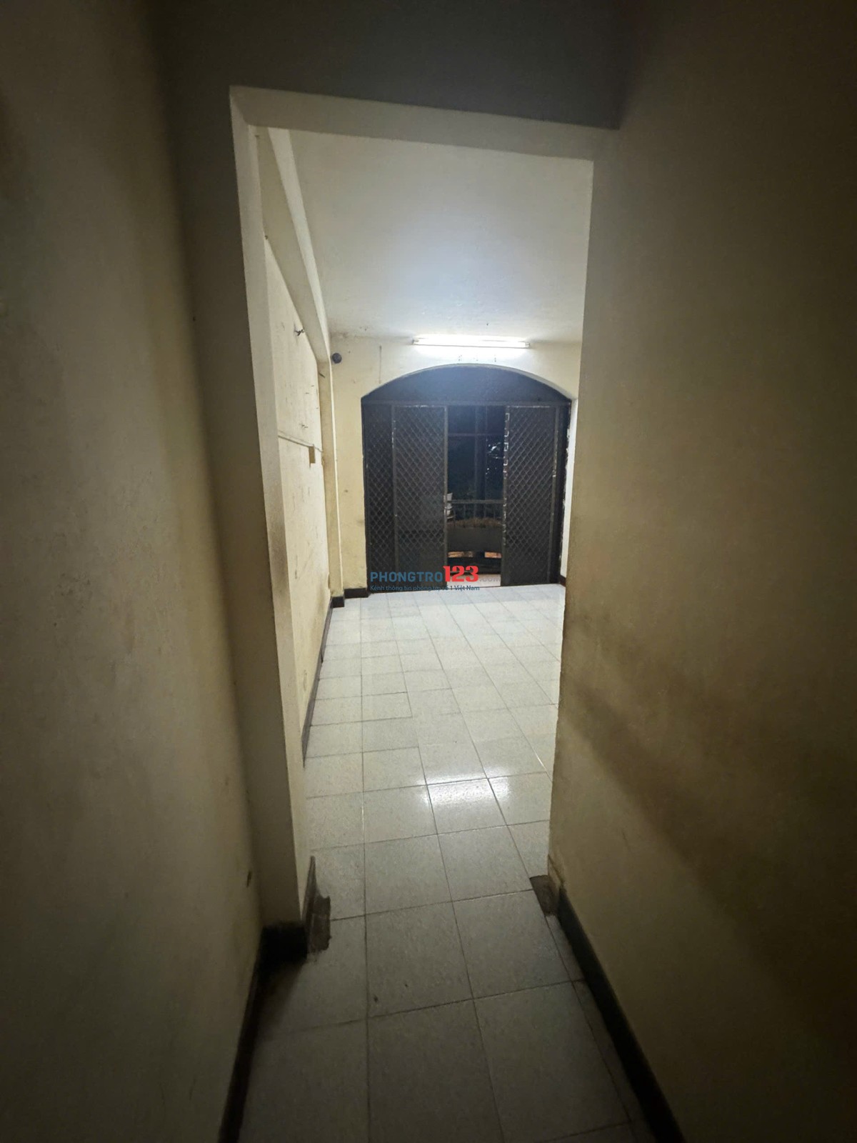 Phòng trọ ban công mặt tiền đường Ng Thái Sơn
