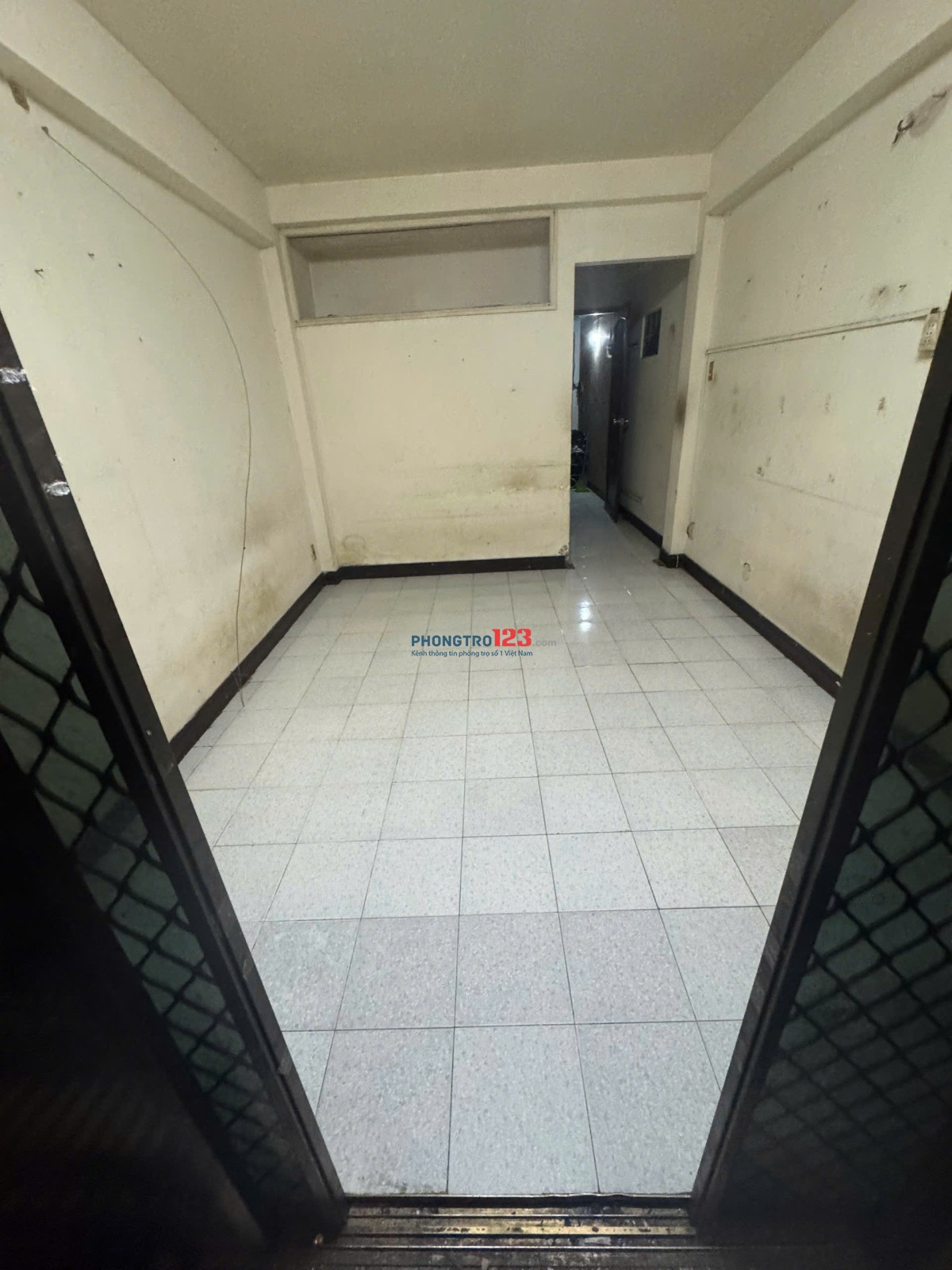 Phòng trọ ban công mặt tiền đường Ng Thái Sơn