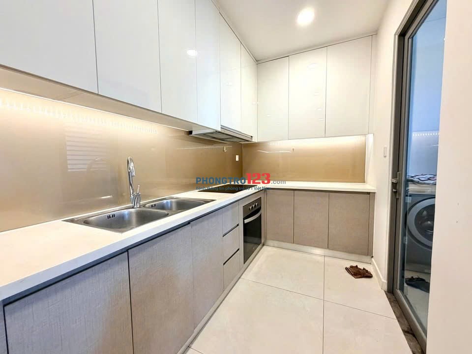 Cho thuê c/c cao cấp Resgreen Tower 3PN giá 15 tr/th nhà nội thất cơ bản, trống sẵn.