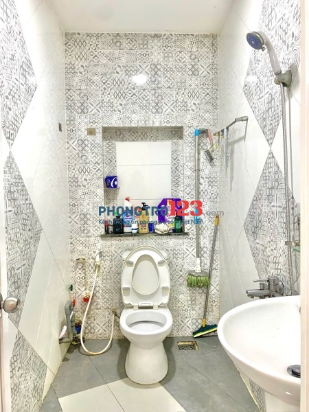 Cần 1 Nam ở ghép phòng 55m2, hiện đang có 2 nam ở, giá 2 triệu, đầy đủ tiện nghi, an ninh, yên tĩnh