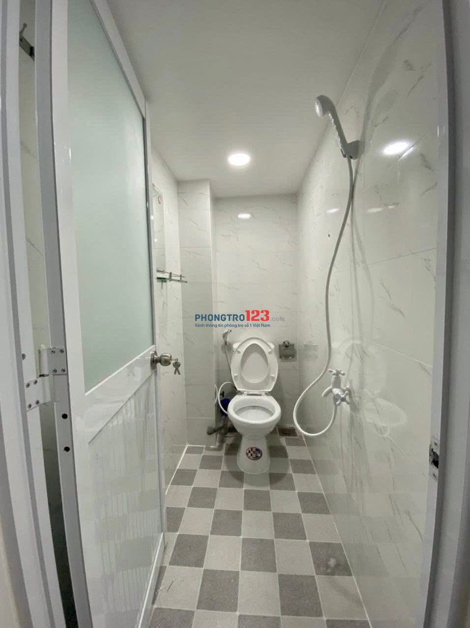 Phòng máy lạnh giá rẻ ngay Quang Trung, CV Làng Hoa, Lê Văn Thọ