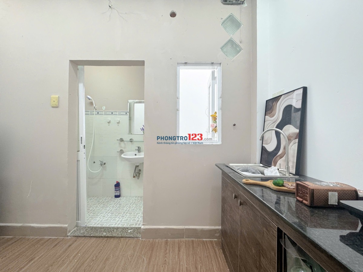 Mới Khai Trương Cho thuê phòng Tách Bếp, cửa sổ lớn, Máy giặt riêng, giá 5trX, Nguyễn Đình Chính