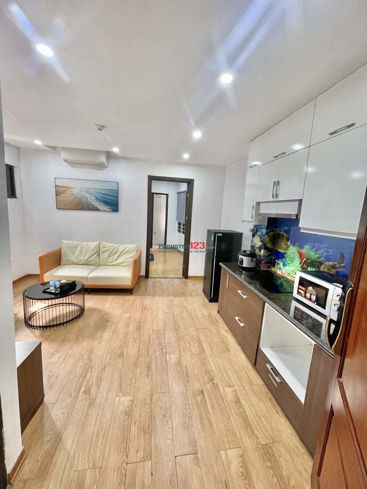 Căn Hộ Mặt Phố Lạc Long Quân Đi Bộ Ra Hồ Tây Rộng Rãi 40m2 - Full Đồ, Full Tiện Ích Vào Ở Luôn