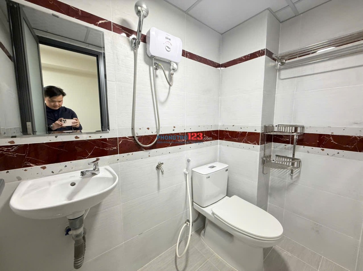 Cho thuê phòng cửa sổ, đầy đủ nội thất tại Quận Bình Thạnh gần VLU, UEF.