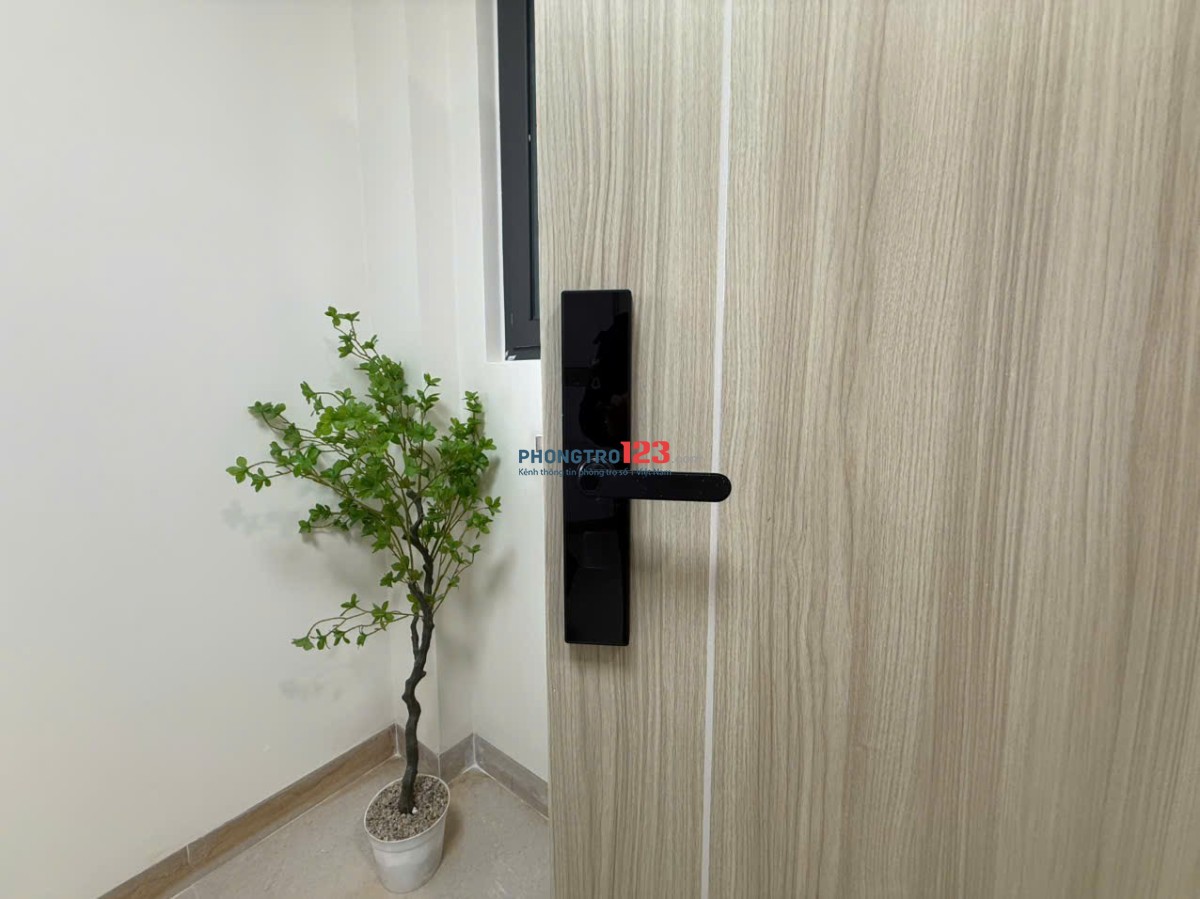 Cho thuê phòng cửa sổ, đầy đủ nội thất tại Quận Bình Thạnh gần VLU, UEF.