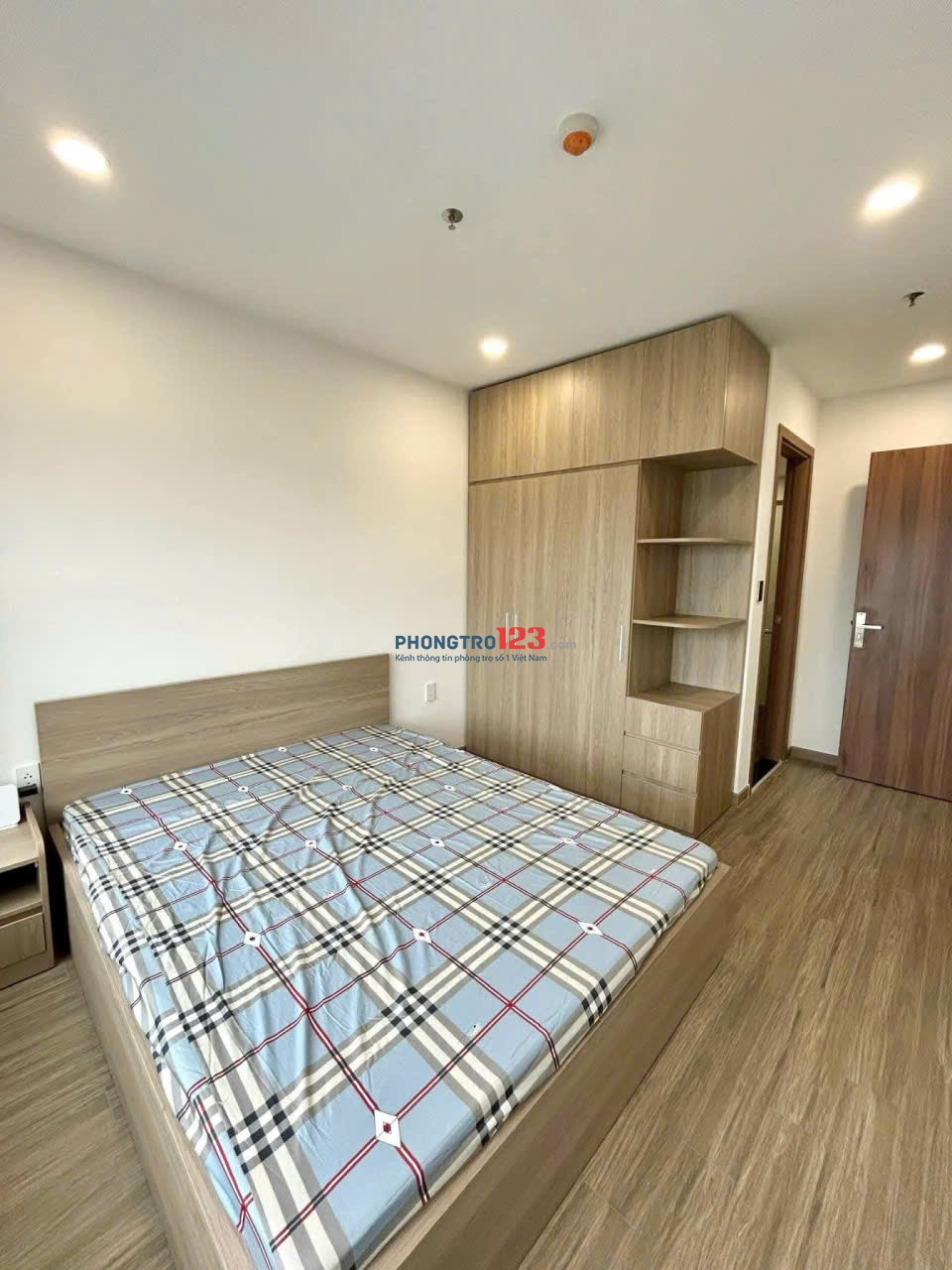 Chung cư Samland, Nguyễn Hồng, GV: 2p ngủ, 75m2, 14triệu, NTCC, gần sân bay