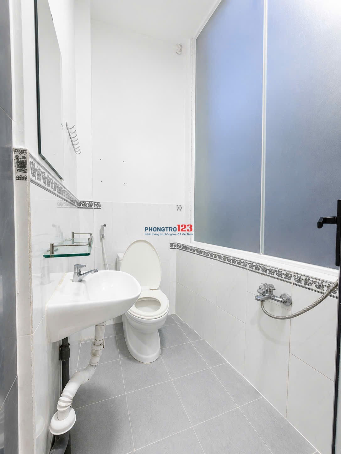 PHÒNG TRỌ MỚI Q.TÂN PHÚ – CÓ GÁC LỬNG – CÓ SẴN MÁY LẠNH, TỦ LẠNH – CỬA SỔ THOÁNG