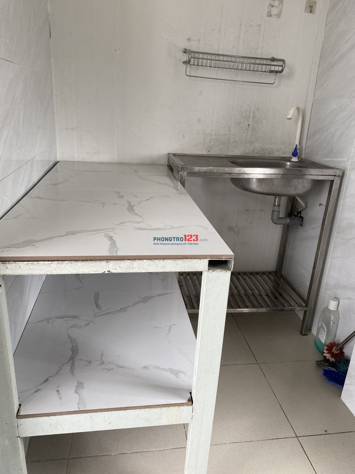 Cho thuê phòng trọ giá rẻ đường Âu cơ gần vòng xoay Lê Đại Hành