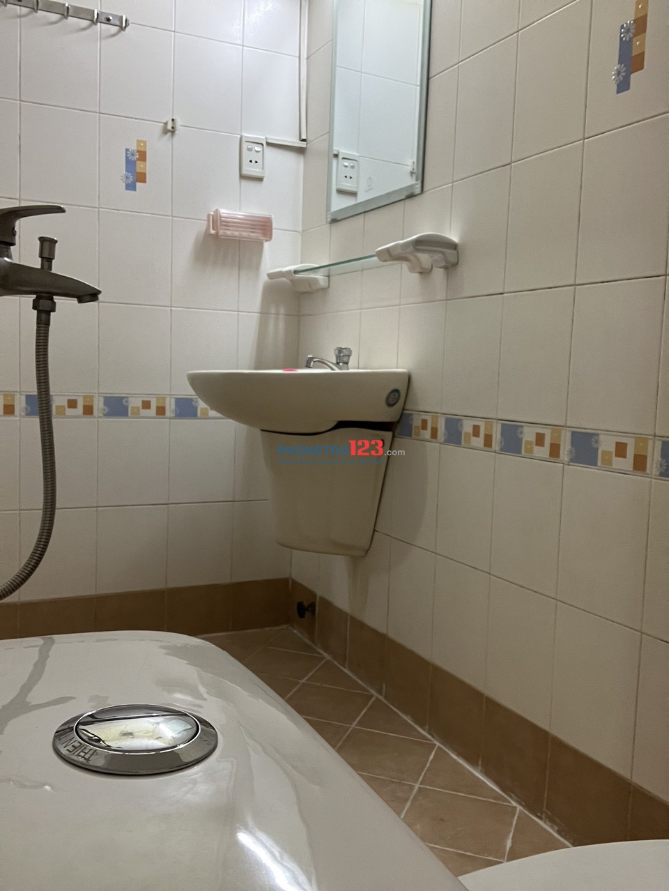 Cho thuê phòng trọ 4tr/tháng,18m2, đầy đủ tiện nghi, máy lạnh, tắm nước nóng, giặt máy tại Quận 7