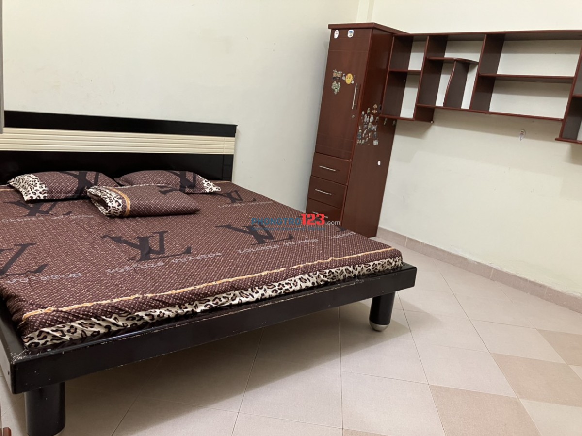 Cho thuê phòng trọ 4tr/tháng,18m2, đầy đủ tiện nghi, máy lạnh, tắm nước nóng, giặt máy tại Quận 7