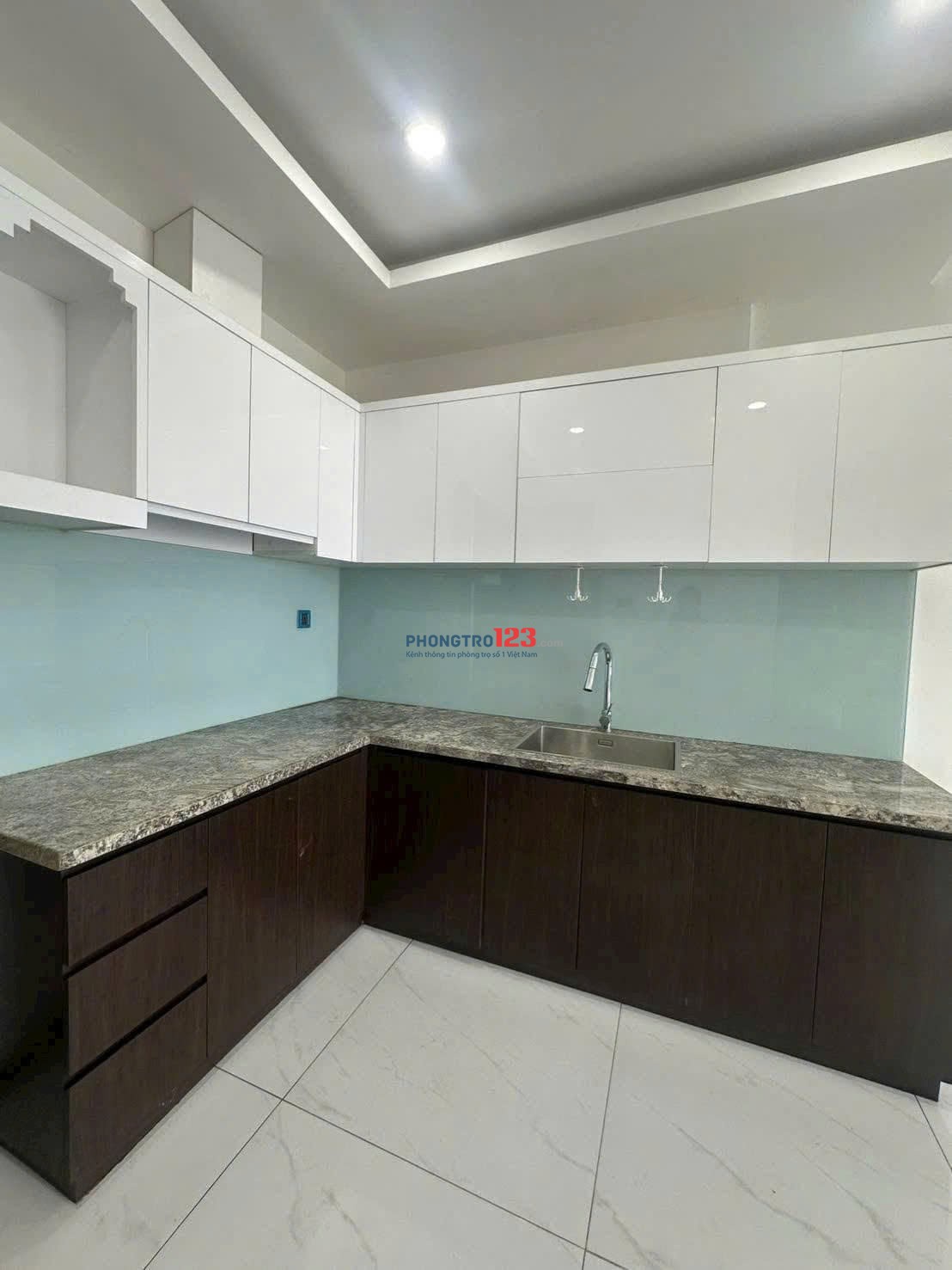 Cho thuê C/c Âu Cơ Tower, 3PN, 98m2 nhà trống, giá 10 tr/th 1/8 nhận nhà.