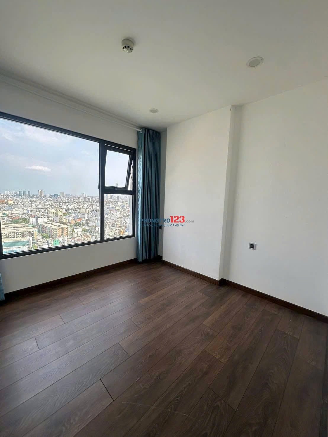 Cho thuê C/c Âu Cơ Tower, 3PN, 98m2 nhà trống, giá 10 tr/th 1/8 nhận nhà.
