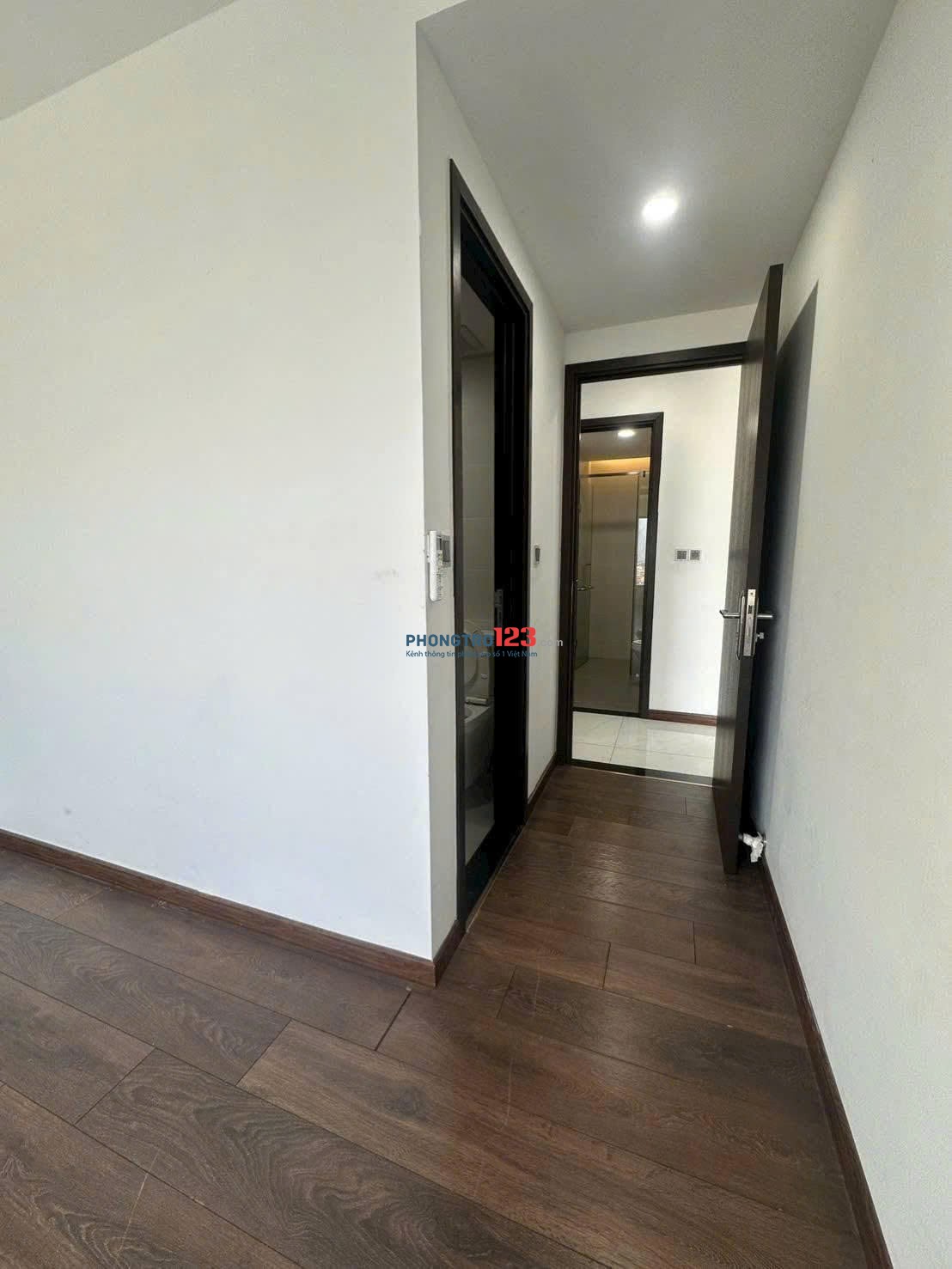Cho thuê C/c Âu Cơ Tower, 3PN, 98m2 nhà trống, giá 10 tr/th 1/8 nhận nhà.