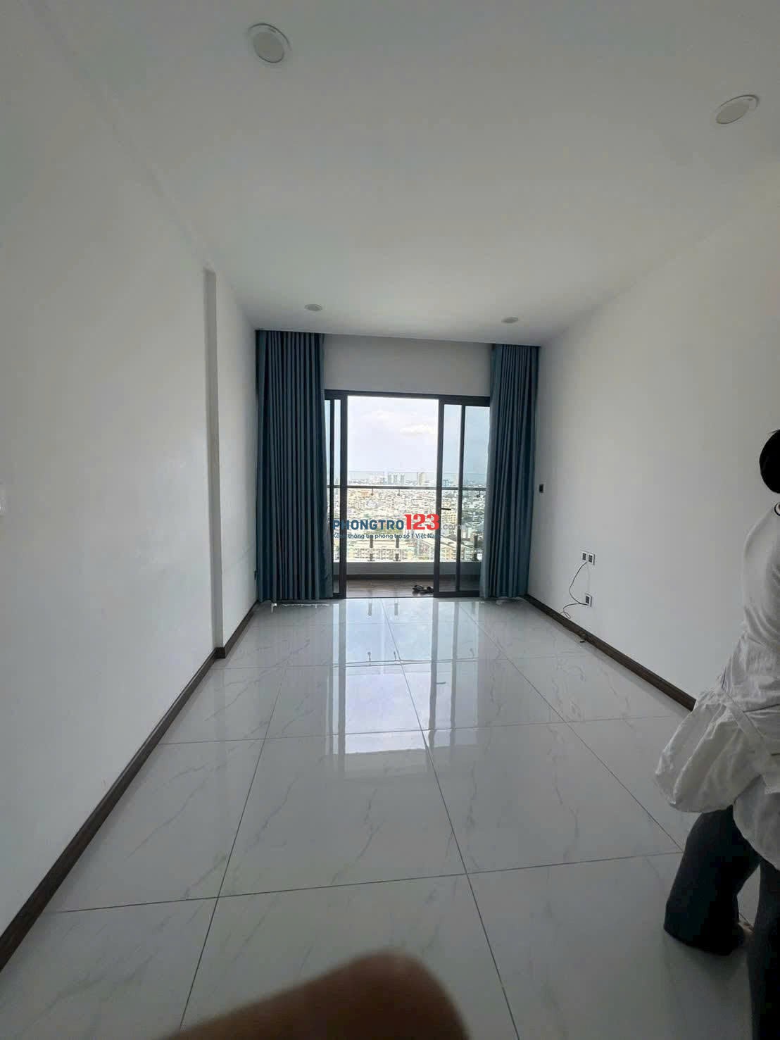 Cho thuê C/c Âu Cơ Tower, 3PN, 98m2 nhà trống, giá 10 tr/th 1/8 nhận nhà.