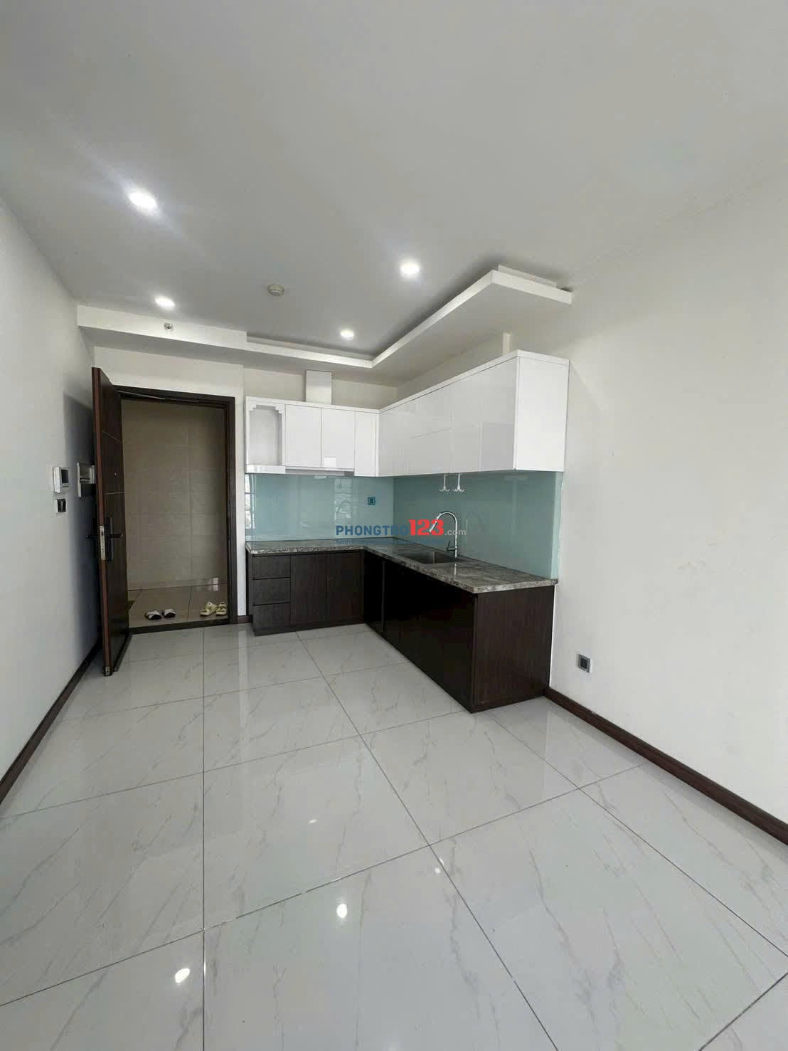 Cho thuê C/c Âu Cơ Tower, 3PN, 98m2 nhà trống, giá 10 tr/th 1/8 nhận nhà.
