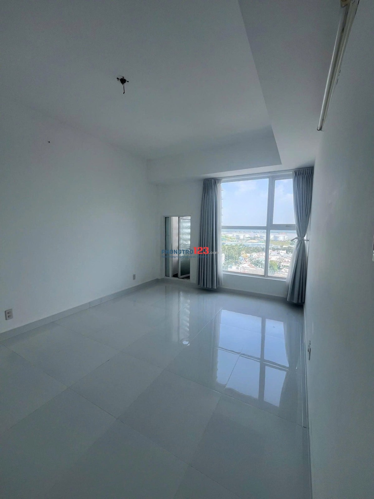 Chung cư Carillon2, 2PN Nội thất cơ bản,cho thuê 9,5tr/th có ban công.