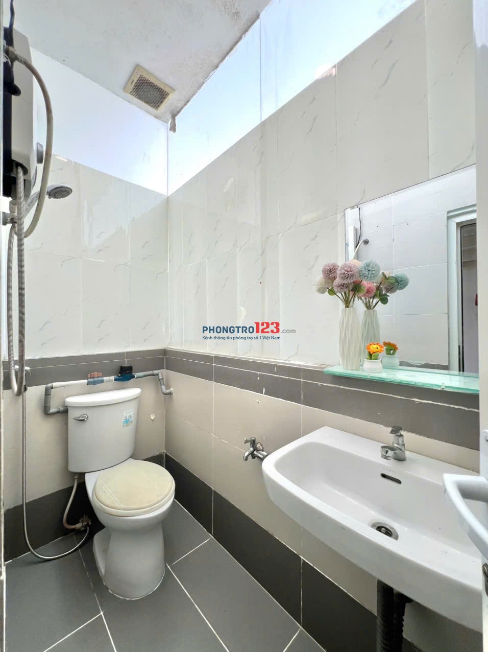 Cho thuê phòng có gác ban công gần ĐH Kinh Tế - ĐH Hoa Sen - ĐH Sài Gòn - ĐH Bách Khoa - ĐH