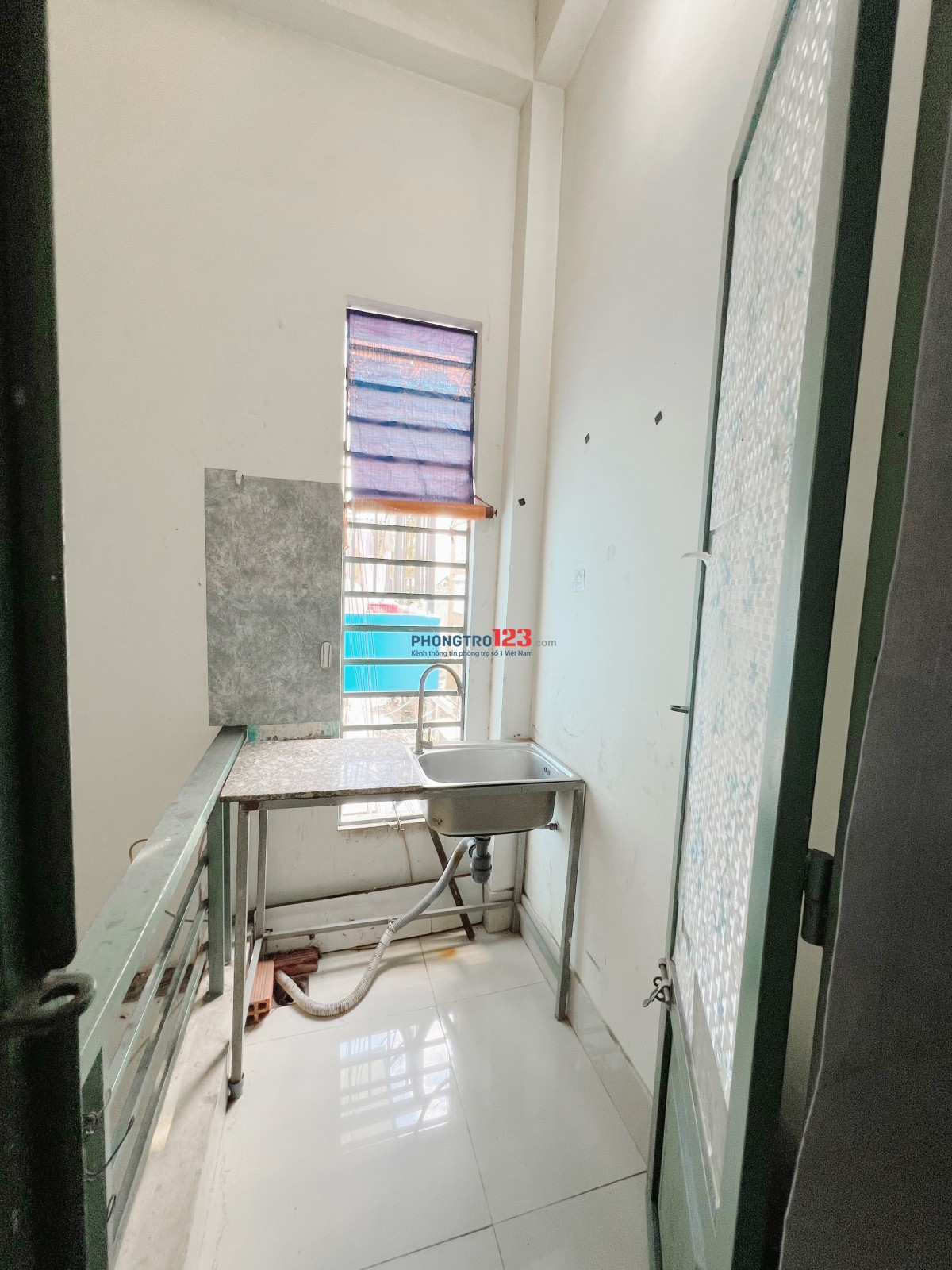 Phòng tách bếp dưới cầu vượt Hoàng Hoa Thám Tân Bình