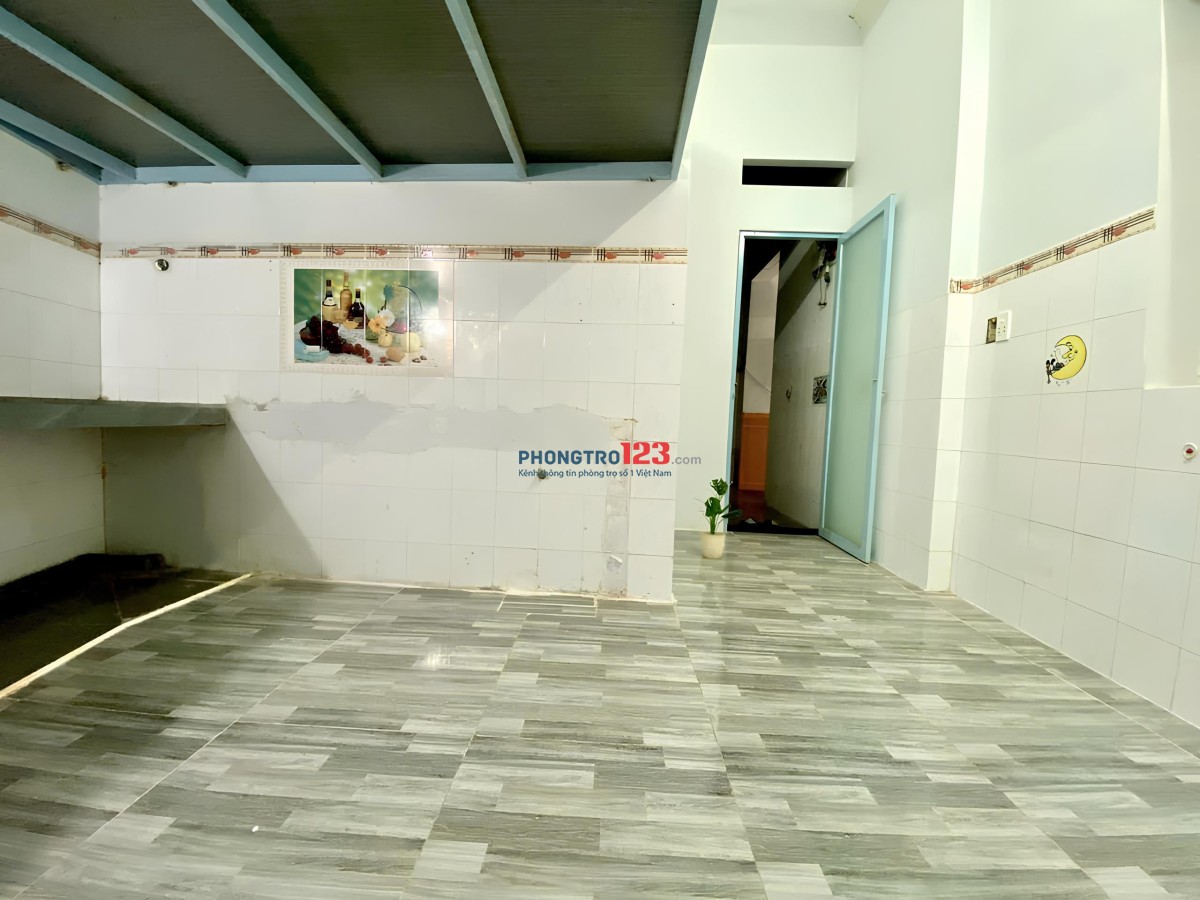 Phòng gác rộng, lầu trệt, Cách ĐH Gia Định 500m- ĐH CÔNG NGHIỆP - ĐH Văn Lang CS3