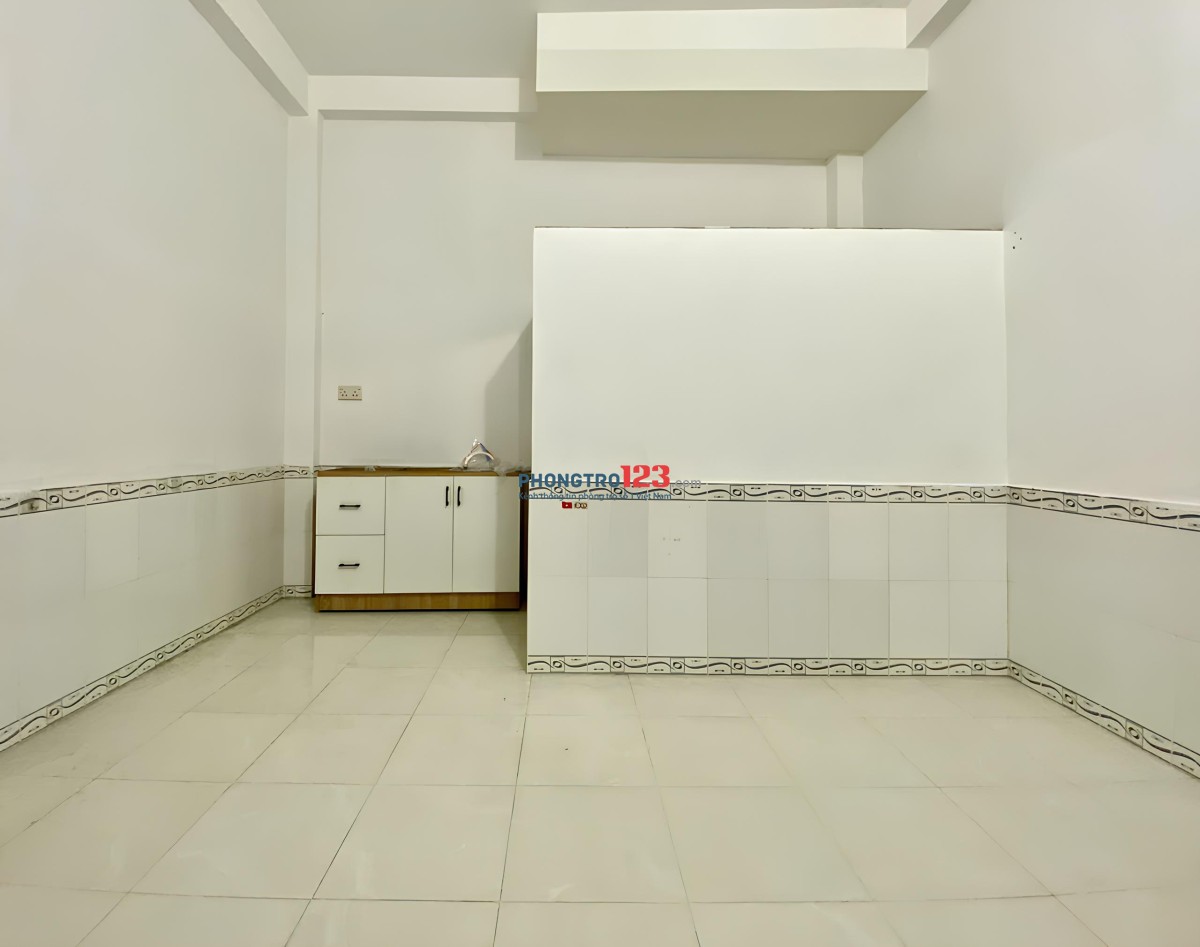 Phòng trống, cửa sổ thoáng, tủ bếp & wc riêng, Gần ĐH Văn Lang cs3 & ĐH Công Nghiệp