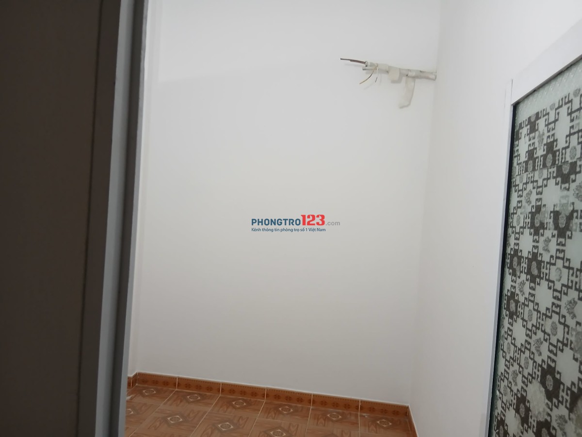 Nhà cấp 4 nguyên căn, diện tích 5x20, giá 5.2 triệu/tháng