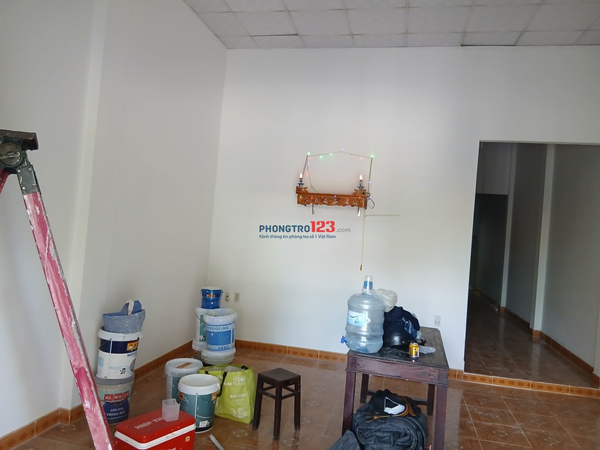 Nhà cấp 4 nguyên căn, diện tích 5x20, giá 5.2 triệu/tháng