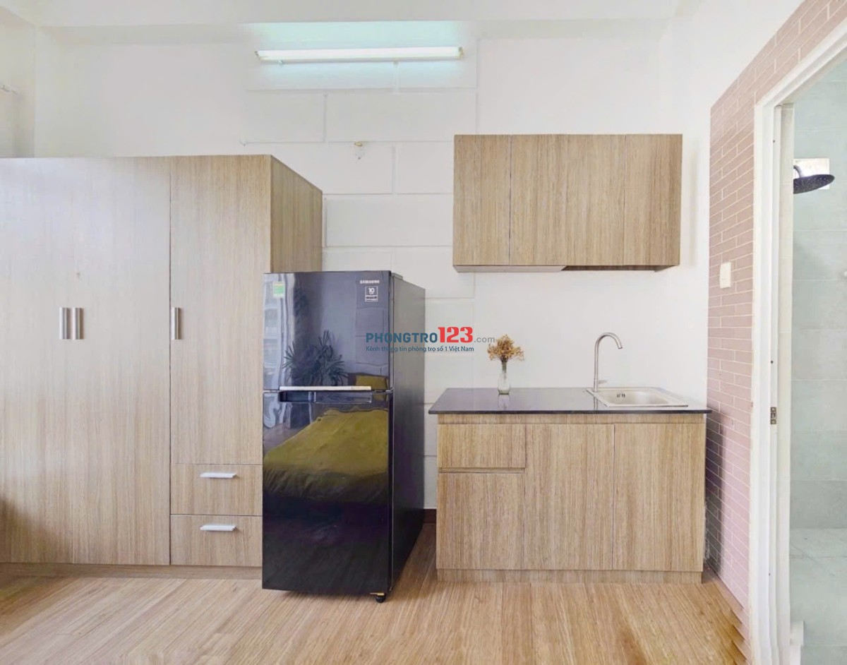 Phòng trọ đường Cô Giang GẦN ĐH VLU NTT SGU – Ban công rộng, full nội thất ngay gần trung tâm Quận 1