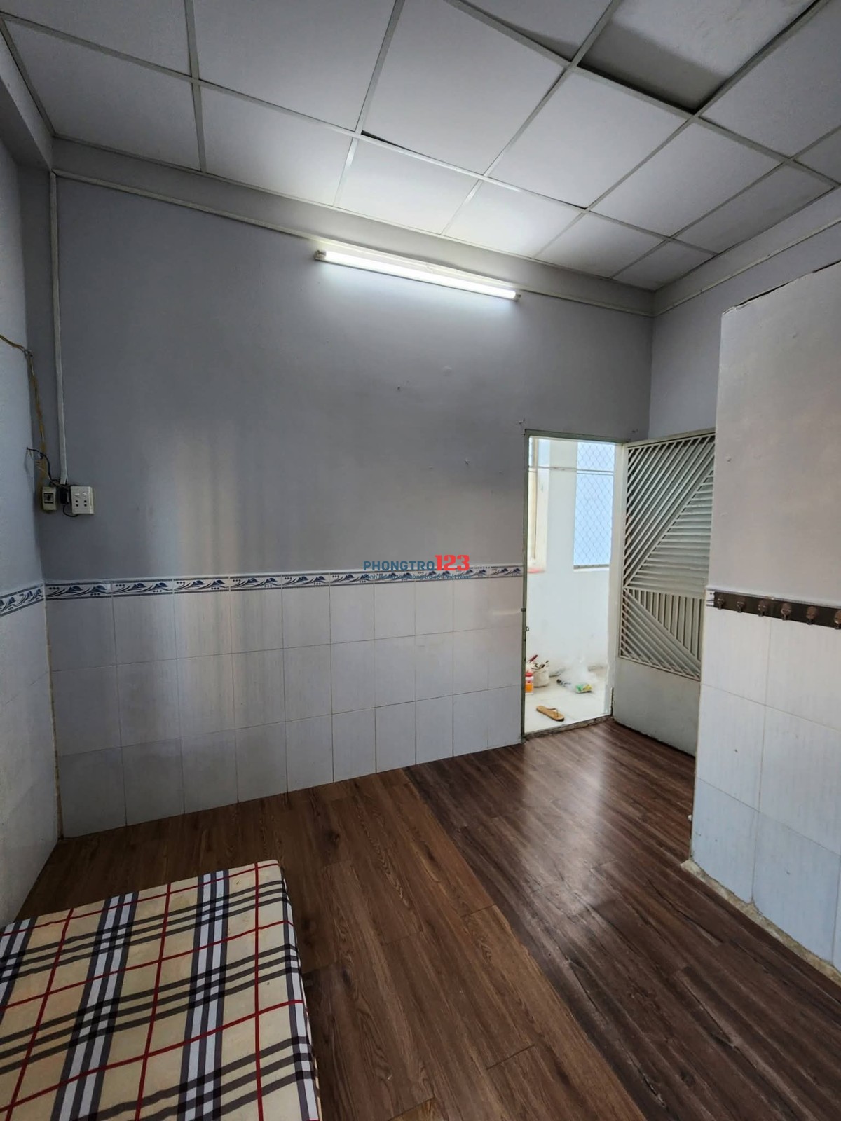 Cho thuê phòng trọ 15m2 ngay mặt tiền đường Âu Dương Lân, P3, Quận 8