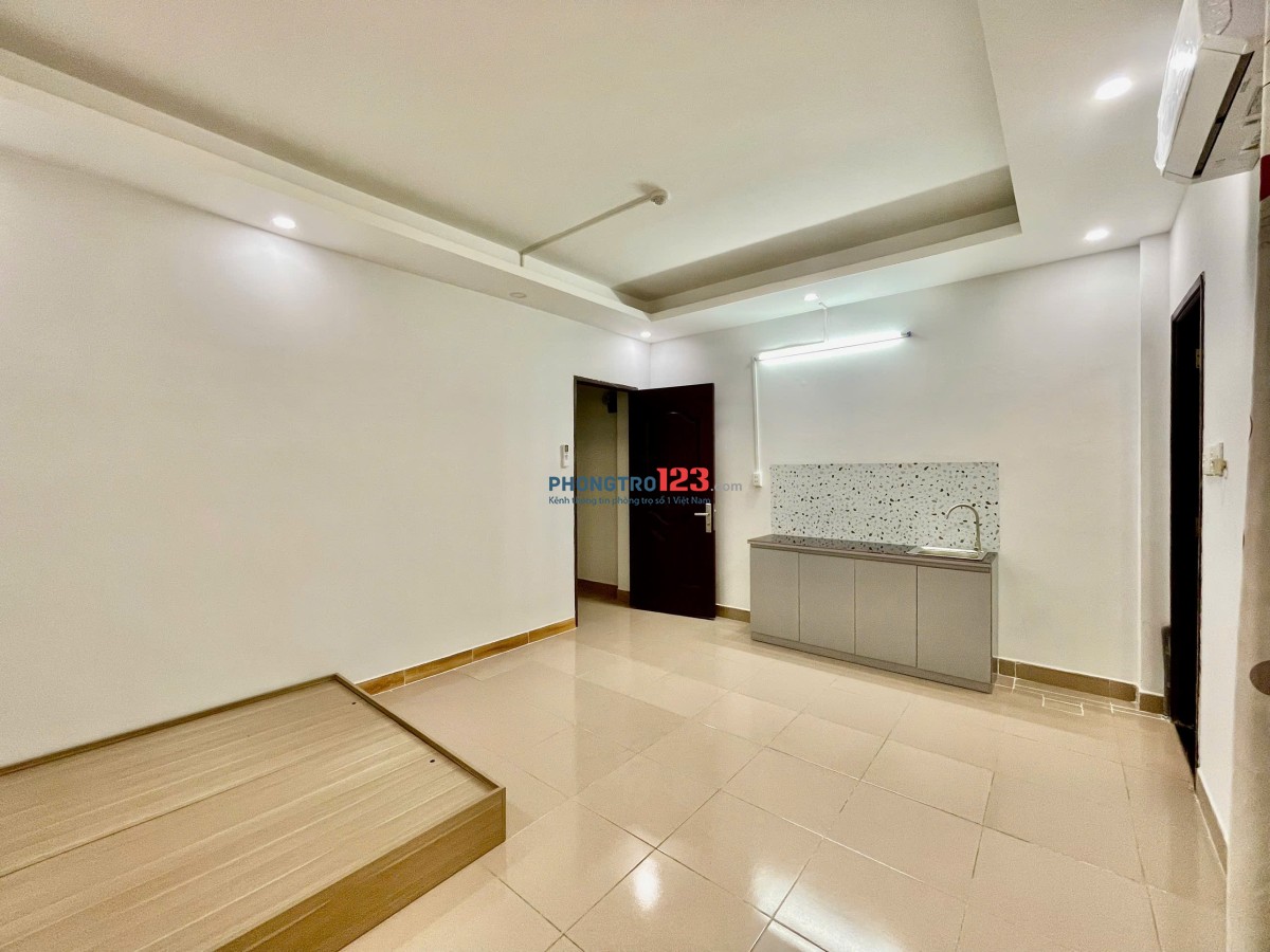 Khai trương phòng ban công lớn, full NT – Ung Văn Khiêm, Bình Thạnh gần HUTECH, UEF, FTU, UTH, UEF
