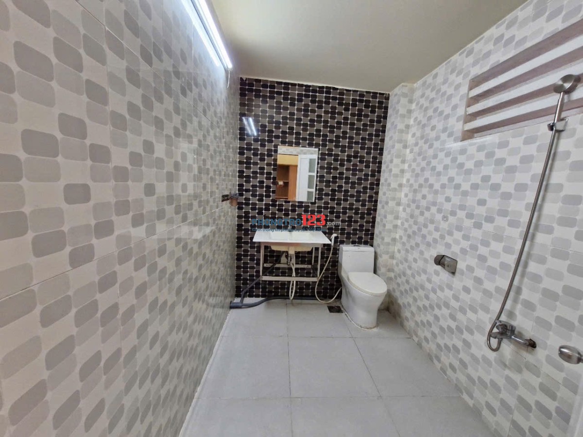 CHO THUÊ CĂN HỘ FULL NỘI THẤT, CÓ CỬA TRỜI VÀ SÂN SAU, Ở NGAY