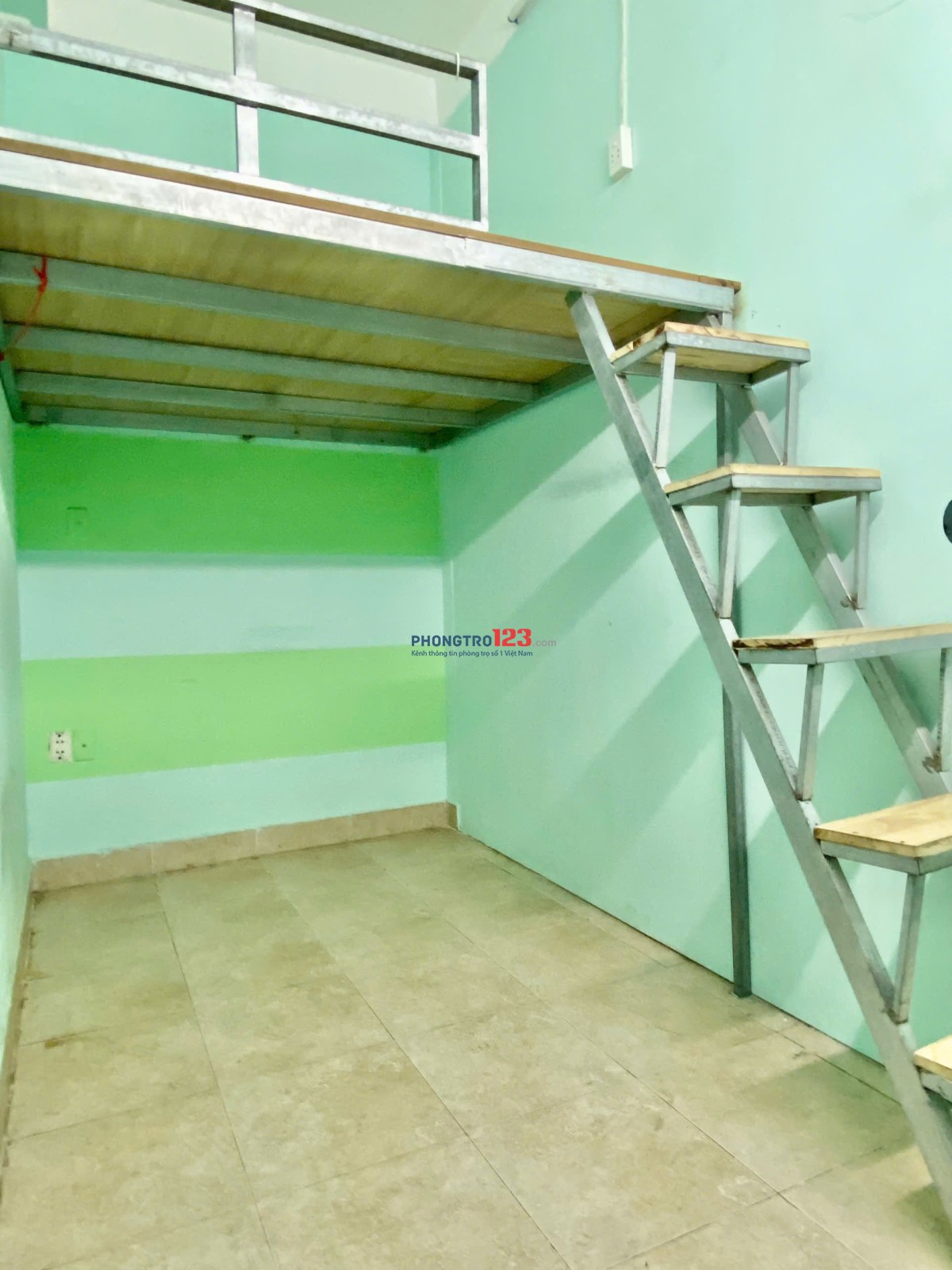 Phòng Gác, cửa sổ, lầu 1, Cách ĐẠI HỌC & CÔNG VIÊN GIA ĐỊNH 500M-1KM