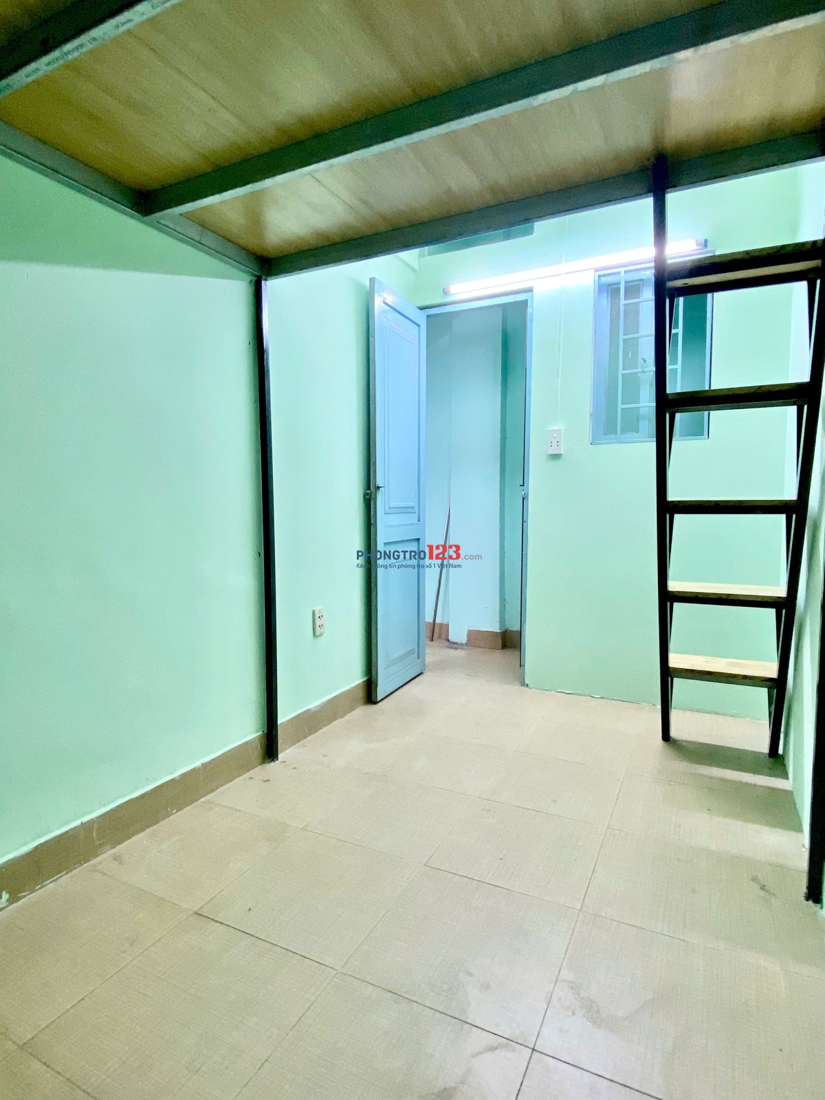 Phòng Gác, cửa sổ, lầu 1, Cách ĐẠI HỌC & CÔNG VIÊN GIA ĐỊNH 500M-1KM