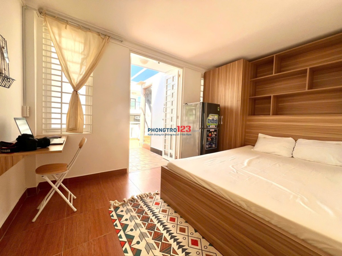 CĂN HỘ FULL NỘI THẤT SÂN THƯỢNG RIÊNG 6.x00.000 Đ.HOA HỒNG PN GẦN ĐH KINH TEWS, VĂN LANG, CÔNG NGHỆ,