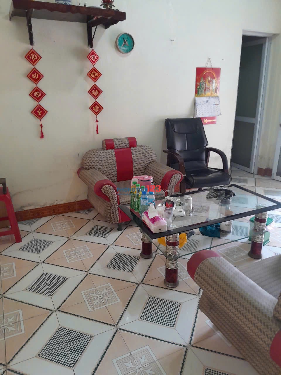 Cho thuê nhà cấp 4, có sân vườn, nhà kho, khu chăn nuôi