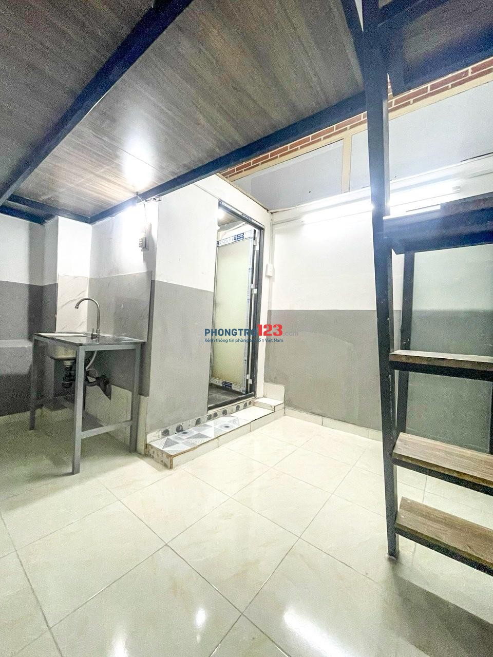 724/29 Nguyễn Kiệm, Phường 4, Quận Phú Nhuận, TP.HCM.