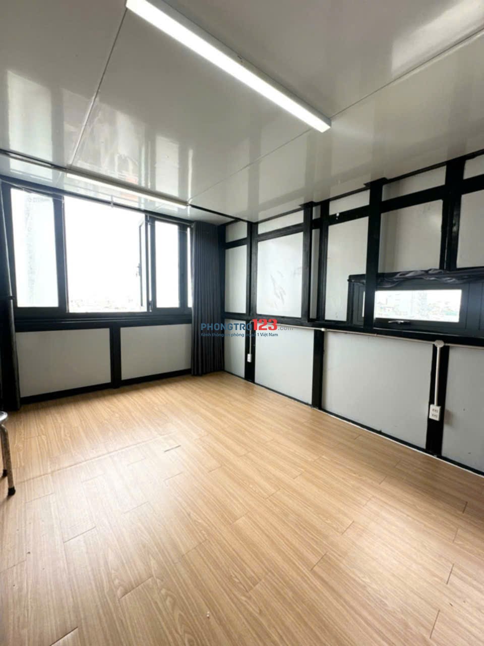 Cho Thuê Phòng Cửa Sổ Lớn 30m2 - Nhà Thang Máy - Hoàng Hoa Thám - Gần Chợ Bà chiểu