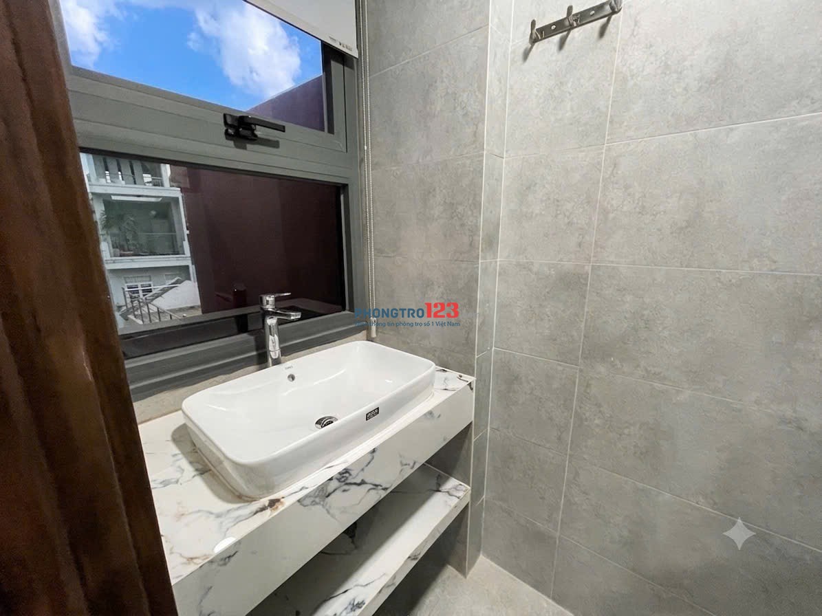 Cho thuê phòng cửa sổ lớn gần đại học kinh tế - toà nhà viettel - vòng xoay dân chủ full tiện nghi
