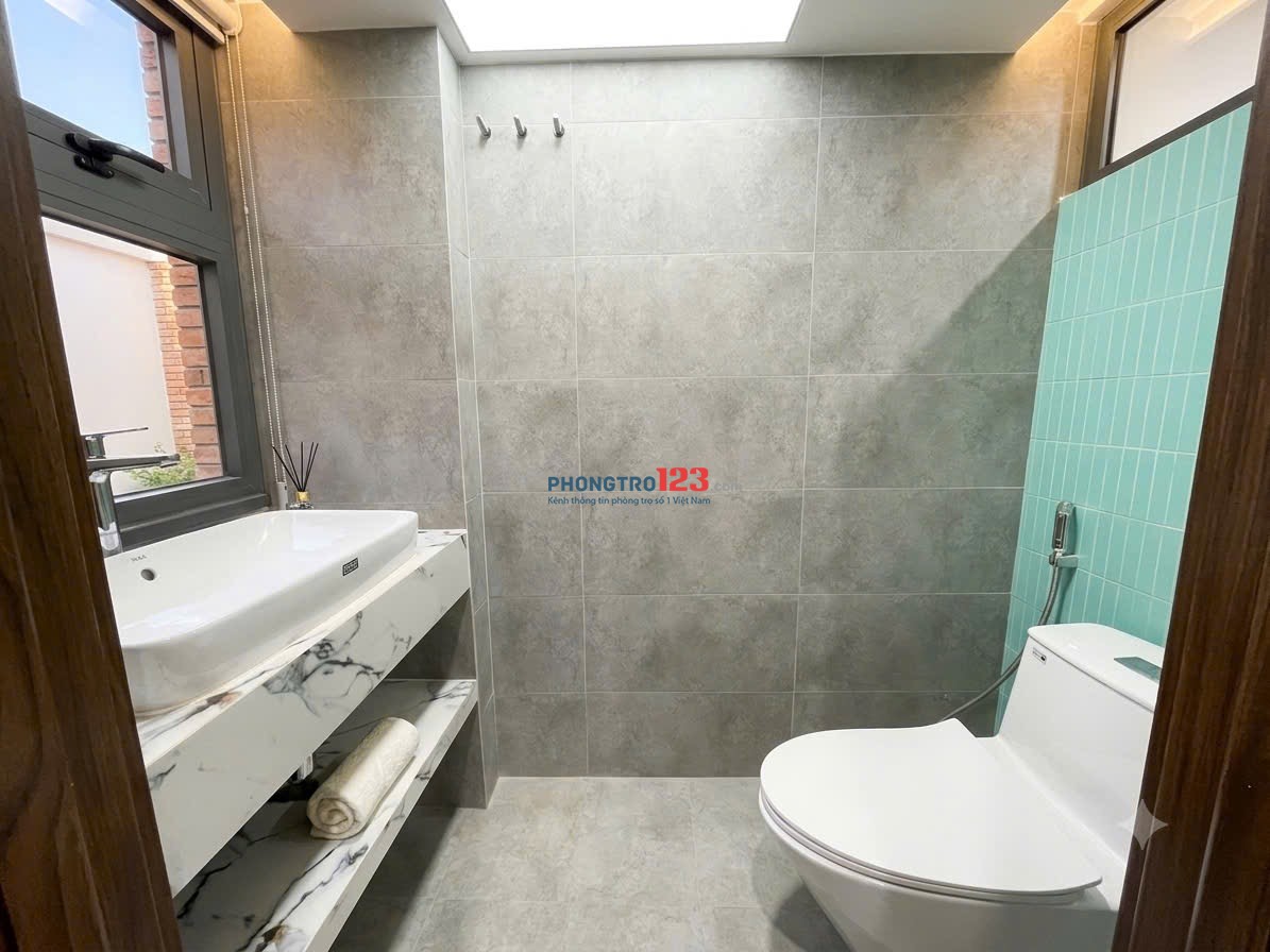 Cho thuê phòng cửa sổ lớn gần đại học kinh tế - toà nhà viettel - vòng xoay dân chủ full tiện nghi