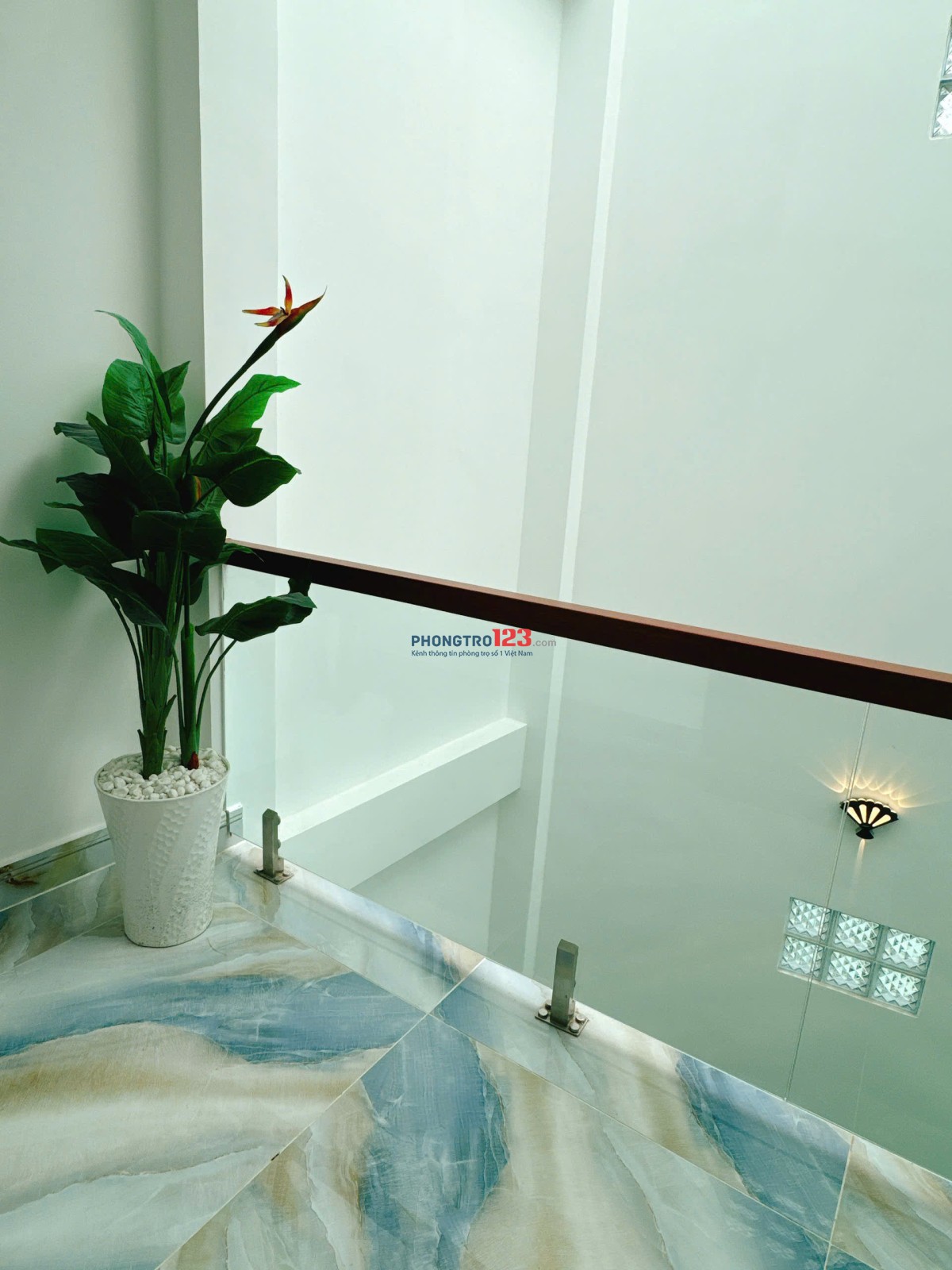 * Cho Thuê CHDV Cao Cấp Âu Dương Lân Q8. (30m2), Full THANG MÁY, WC RIÊNG, GIỜ GIẤC TỰ DO, Hầm xe..