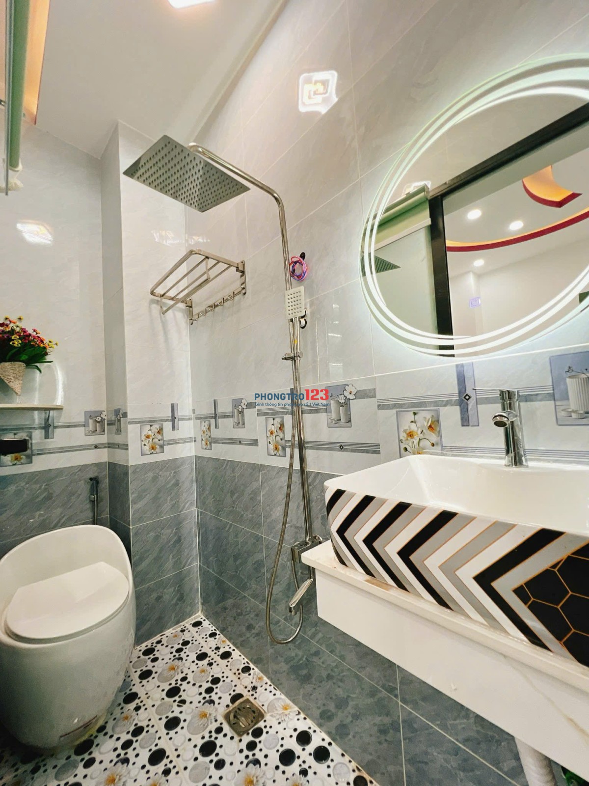 * Cho Thuê CHDV Cao Cấp Âu Dương Lân Q8. (30m2), Full THANG MÁY, WC RIÊNG, GIỜ GIẤC TỰ DO, Hầm xe..