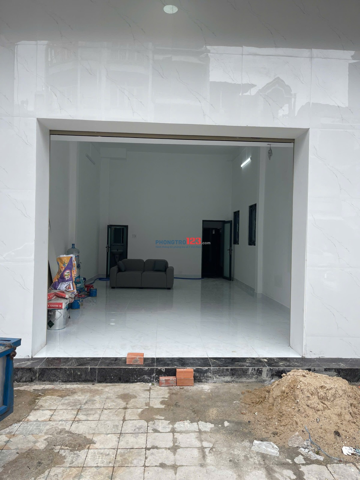 Mặt bằng giá 16 triệu ngay Lạc Long Quân, còn thương lượng. 