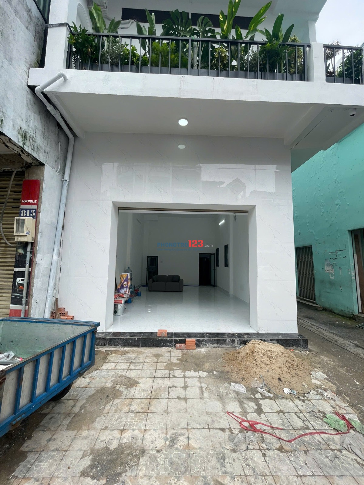 Mặt bằng giá 16 triệu ngay Lạc Long Quân, còn thương lượng. 