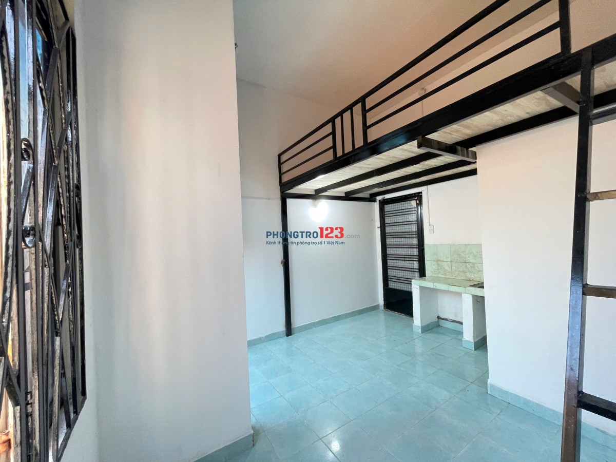 Duplex - Ban Công giá rẻ giáp Q10 - Chỉ 3.8 triệu