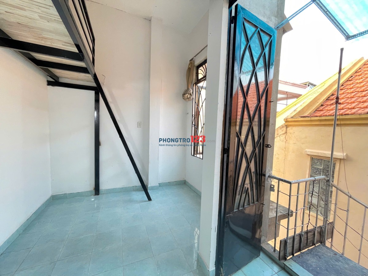Duplex - Ban Công giá rẻ giáp Q10 - Chỉ 3.8 triệu