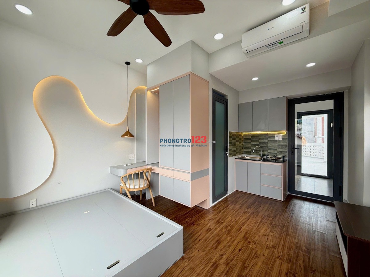 Cho thuê căn hộ có ban công lớn, decor xịn Quận Phú Nhuận gần Đại học Tài Chính - Marketing