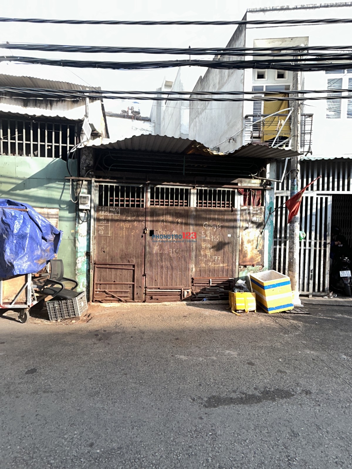 Cho thuê nhà nát 4m x 22m gác lửng