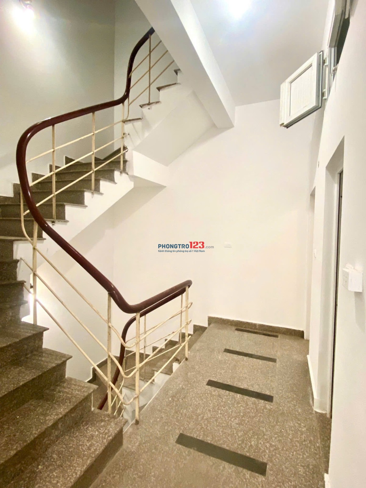 Cho thuê sàn Vp 100m Khu Đền Lừ, có hầm xe máy, chỗ để Ô Tô, an ninh tốt, giá 12 triệu
