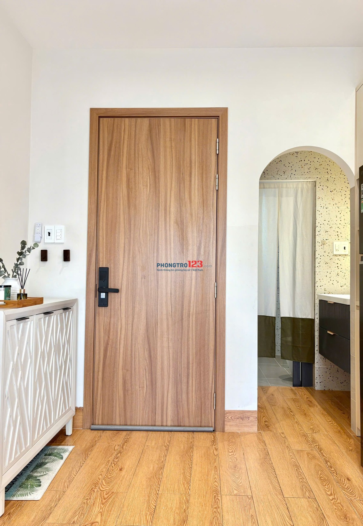 Cho thuê căn hộ 1 PN ban công, ban công tách bếp, full nội thất, máy giặt riêng Nguyễn Trãi Quận 5