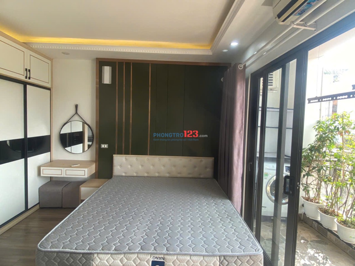 Cho thuê Căn hộ full đồ tại Ngõ 193 Trích Sài. Ban công View hồ cực thoáng. Chỉ 6.5tr